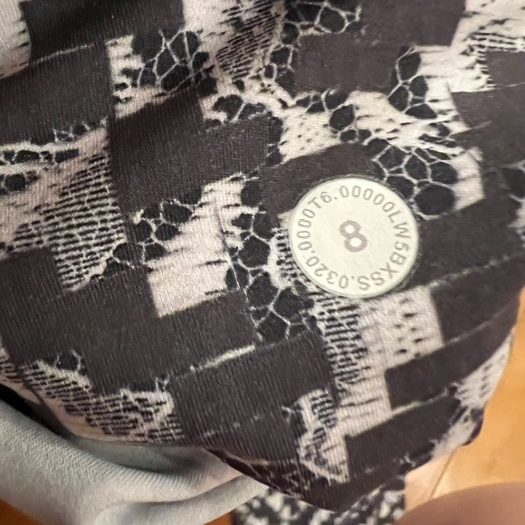 RARE Fast and free lululemon leggings - Picture 3 of 3